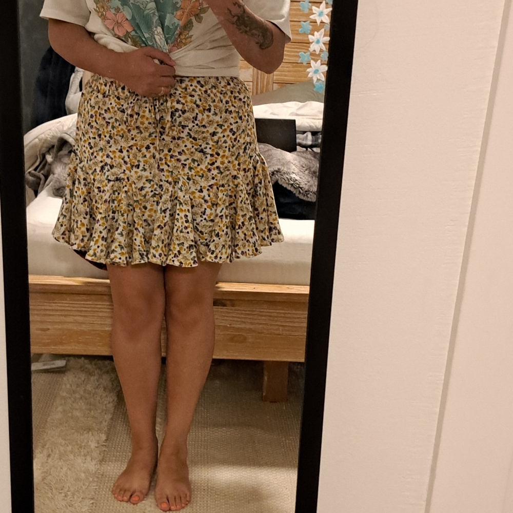 Rebels and lovers skirt